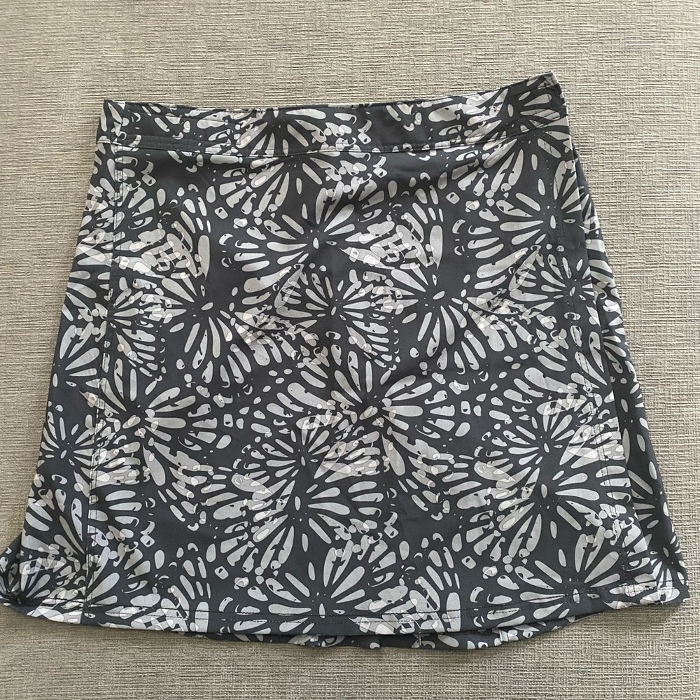 Rip skirt Hawaii Size Large. Never worn.